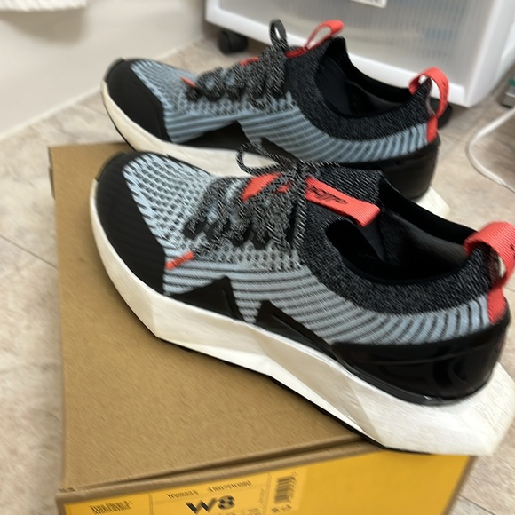 Allbirds Black and White Running Shoes size 8 - Picture 2 of 7